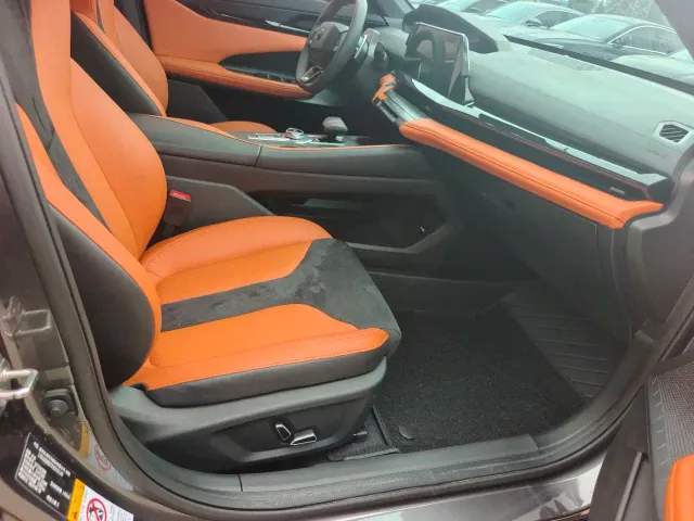 Changan Changan UNI-V 2023 1.5T Premium Edition — Фото автомобиля 12