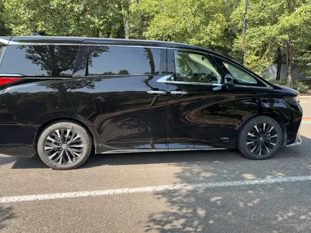 Toyota Alphard — Фото автомобиля 10