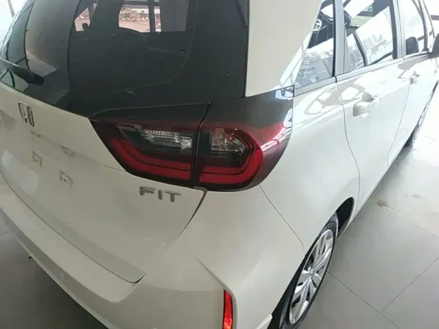 Honda Fit — Фото автомобиля 7