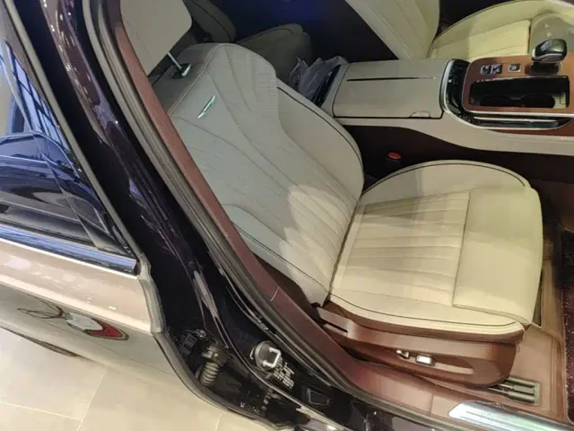 Hongqi H9 — Фото автомобиля 19