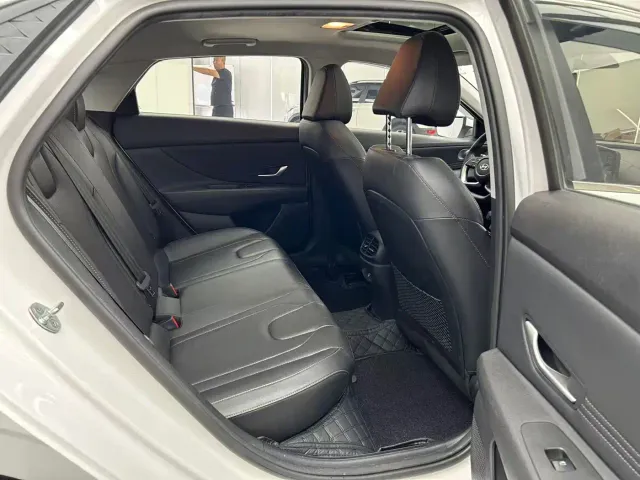 Hyundai Elantra — Фото автомобиля 20