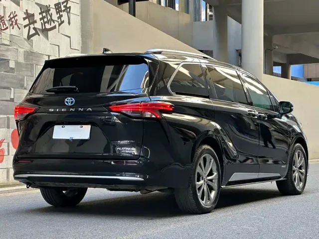 Toyota Sienna — Фото автомобиля 5
