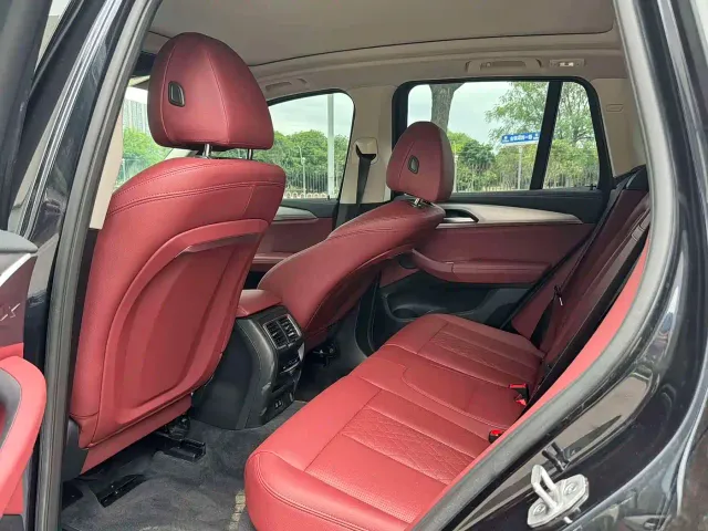 BMW iX3 — Фото автомобиля 9