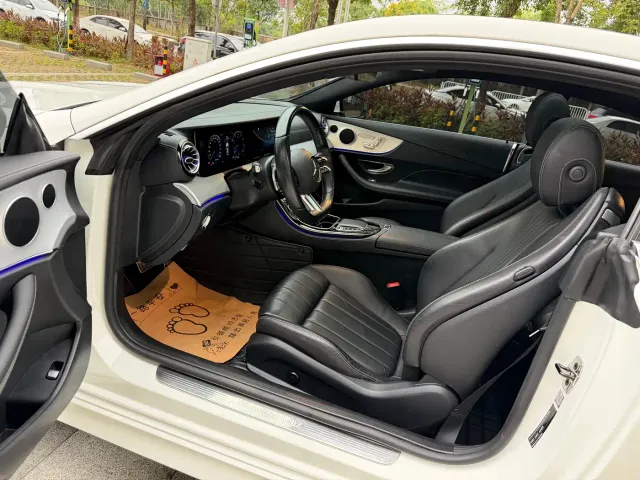 Mercedes-Benz E-Class — Фото автомобиля 4