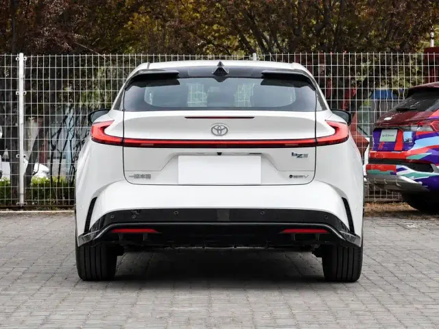 Toyota bZ5 — Фото автомобиля 5