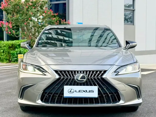 Lexus ES — Фото автомобиля 2