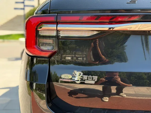Ford Explorer — Фото автомобиля 8