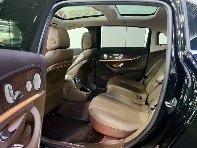 Mercedes-Benz E-Class — Фото автомобиля 7