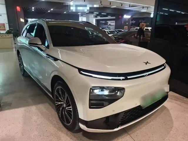Xpeng G9 — Фото автомобиля 3