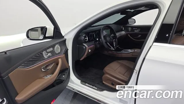 Mercedes-Benz E-Class E-класс W213 E350 4MATIC Exclusive — Фото автомобиля 9