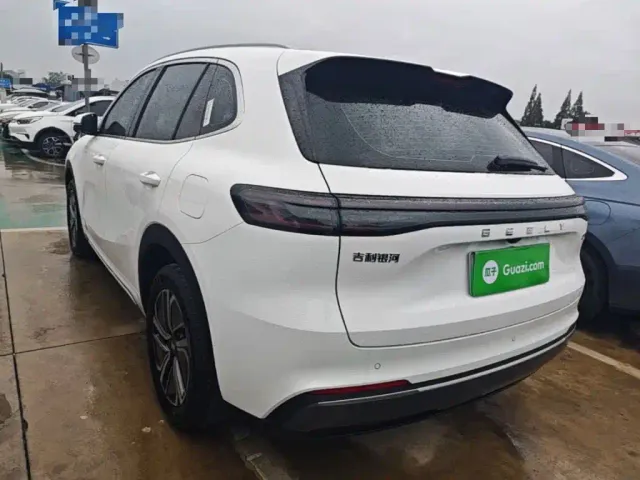 Geely Galaxy Starship 7 EM-i — Фото автомобиля 4