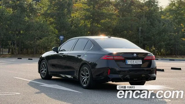 BMW 5 Series G60 — Фото автомобиля 13