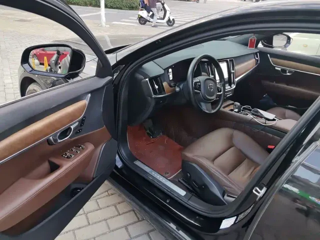 Volvo S90 — Фото автомобиля 13