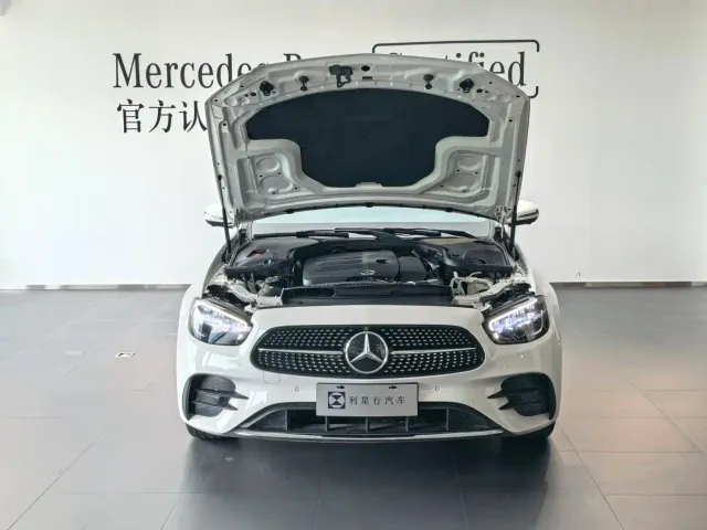 Mercedes-Benz E-Class — Фото автомобиля 3