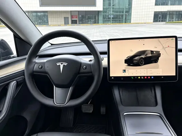 Tesla Model Y — Фото автомобиля 6