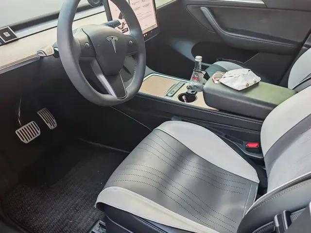 Tesla Model Y — Фото автомобиля 2