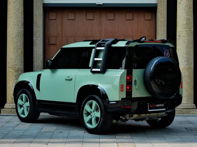 Land Rover Defender — Фото автомобиля 5