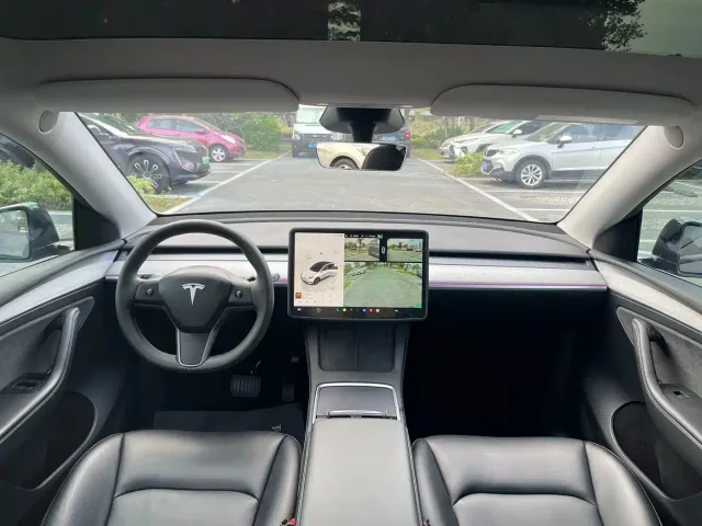 Tesla Model Y — Фото автомобиля 16