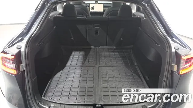 Tesla Model Y — Фото автомобиля 23