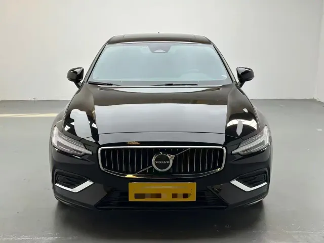 Volvo S60 — Фото автомобиля 2