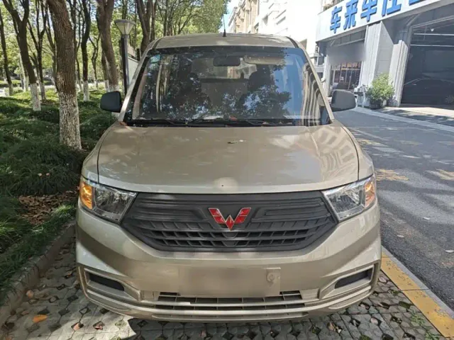 Wuling Hongguang V — Фото автомобиля 2