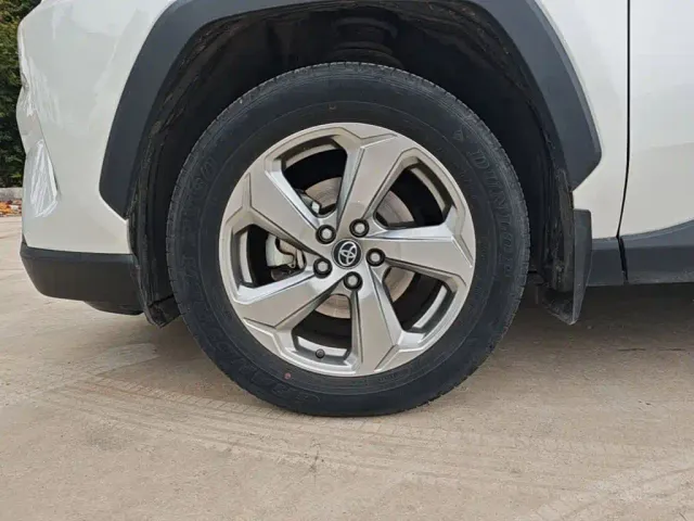 Toyota RAV4 — Фото автомобиля 22