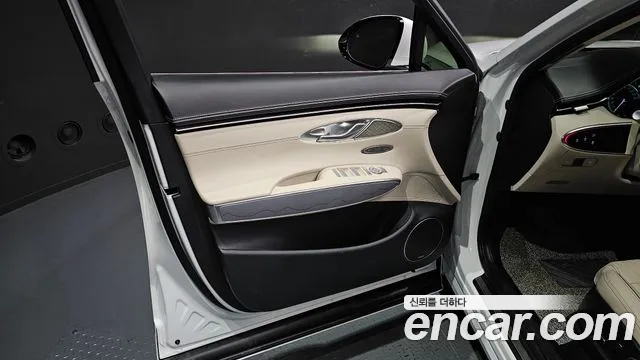 Genesis GV70 — Фото автомобиля 13