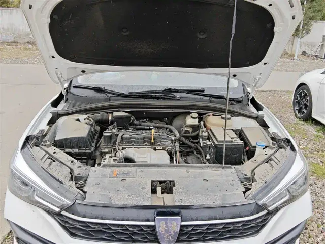 Roewe i5 — Фото автомобиля 10