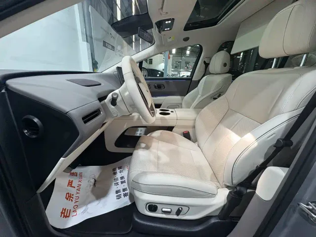 Li Auto i8 — Фото автомобиля 6