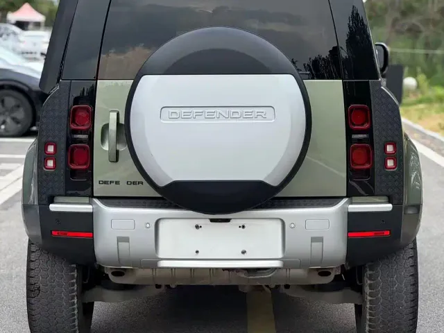 Land Rover Defender — Фото автомобиля 6