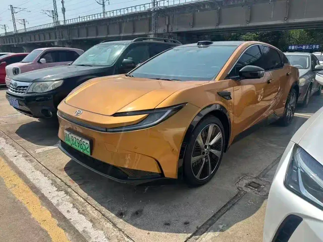 Фотография автомобиля — Toyota bZ5