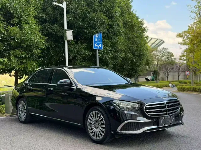 Mercedes-Benz E-Class — Фото автомобиля 3