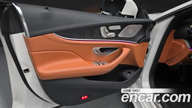 Mercedes-Benz CLS-Class — Фото автомобиля 24