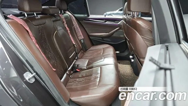 BMW 5 Series G30 — Фото автомобиля 16