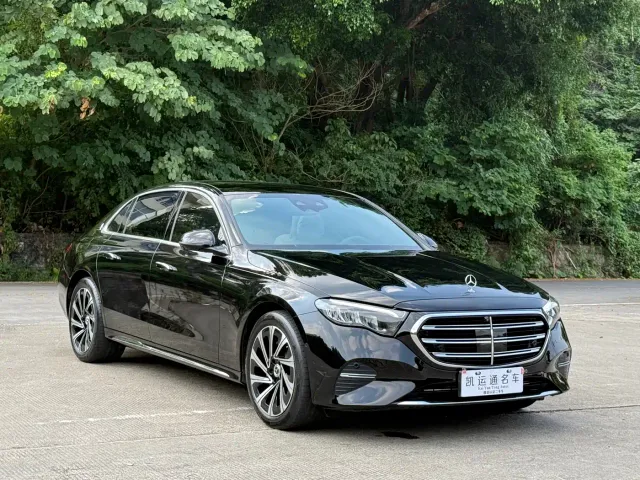 Mercedes-Benz E-Class — Фото автомобиля 3