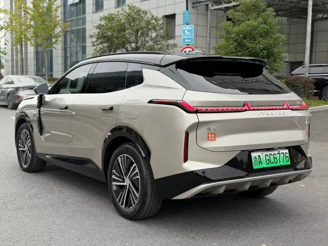 Lynk & Co 08 EM-P — Фото автомобиля 14
