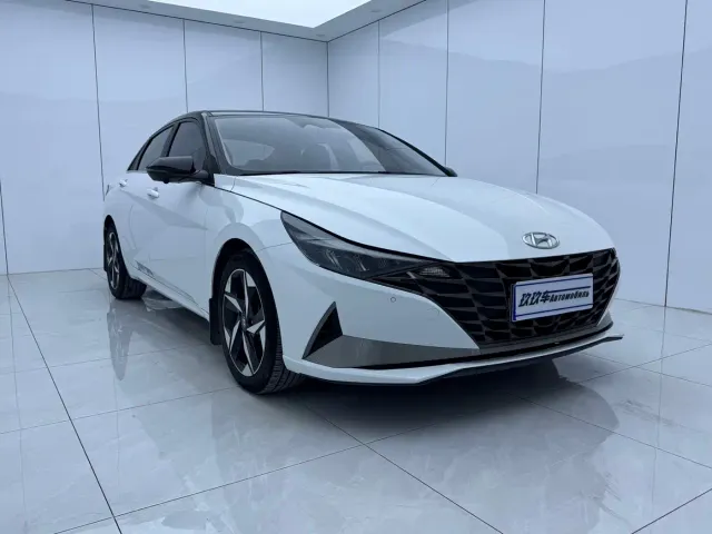 Hyundai Elantra — Фото автомобиля 3