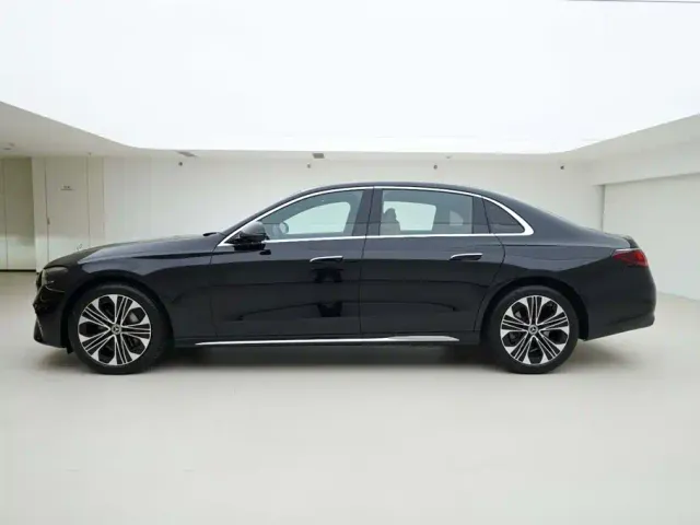 Mercedes-Benz E-Class — Фото автомобиля 3