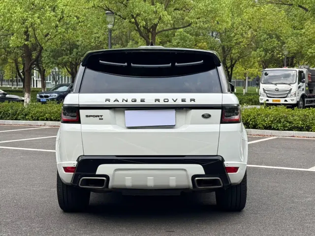Land Rover Range Rover Sport 2022 3.0 L6 Gloss Black Edition — Фото автомобиля 4