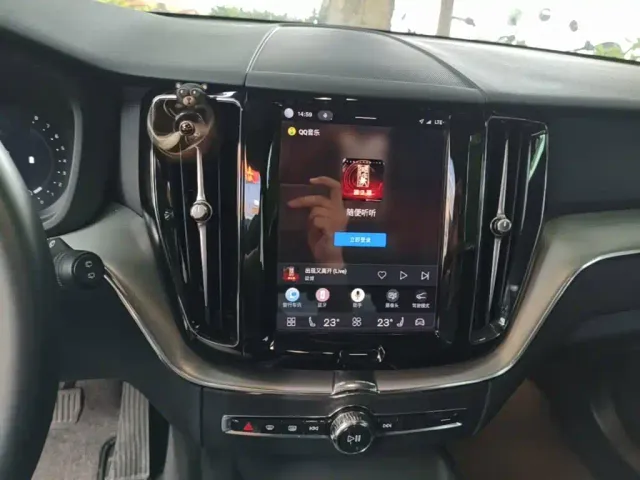 Volvo XC60 — Фото автомобиля 12