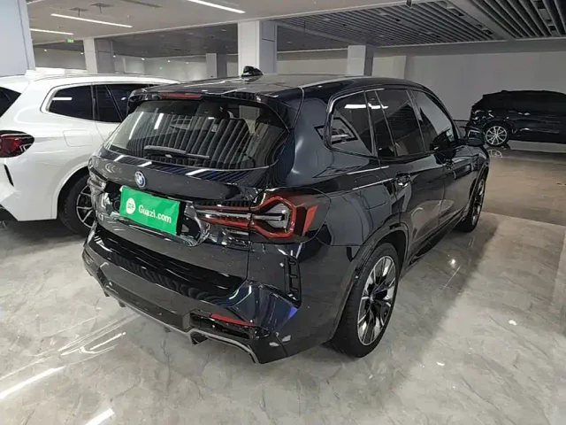 BMW iX3 — Фото автомобиля 6
