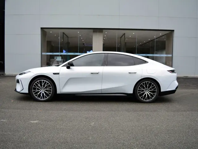 Geely Galaxy E8 — Фото автомобиля 4