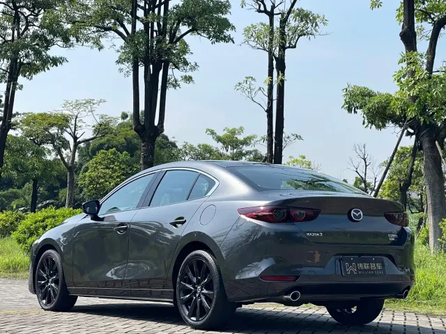 Mazda Axela — Фото автомобиля 4