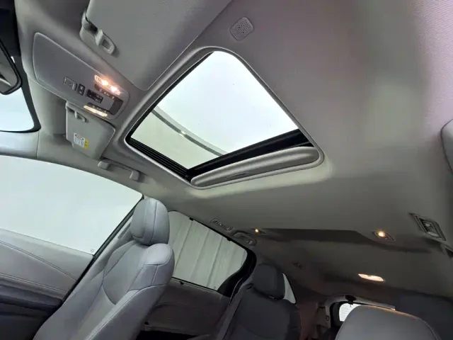 Toyota Granvia — Фото автомобиля 8