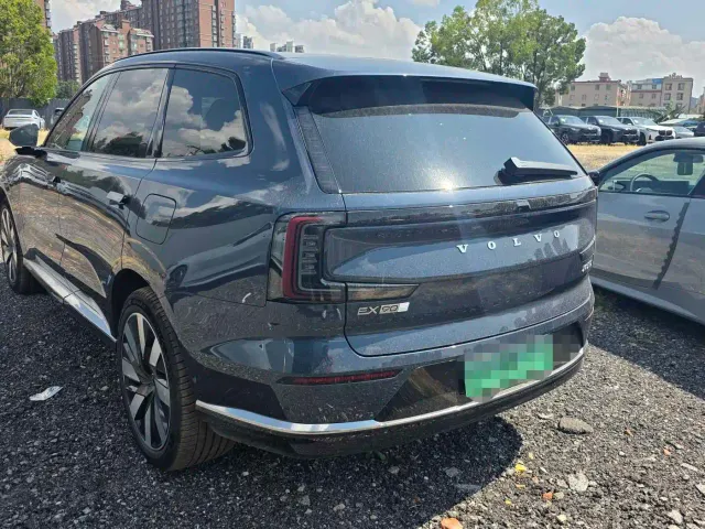 Volvo EX90 — Фото автомобиля 4