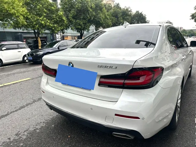BMW 5 Series — Фото автомобиля 2