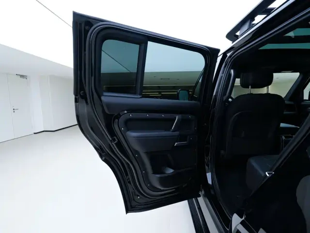 Land Rover Defender — Фото автомобиля 19
