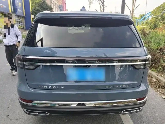 Lincoln Aviator — Фото автомобиля 5