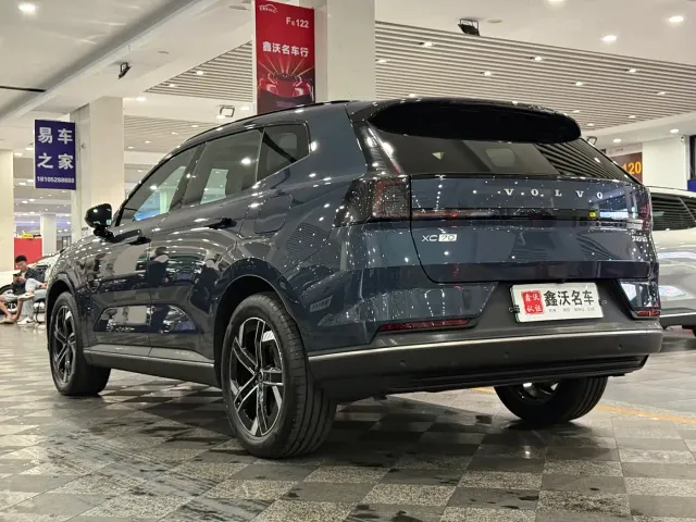 Volvo XC70 Plug-in Hybrid — Фото автомобиля 4