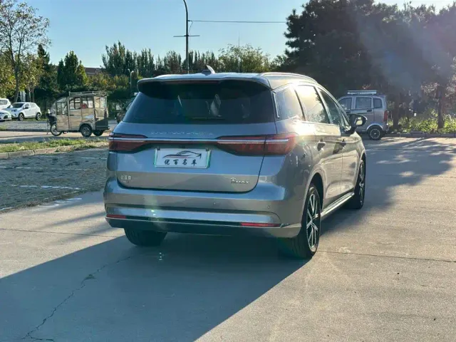 BYD Song MAX — Фото автомобиля 6